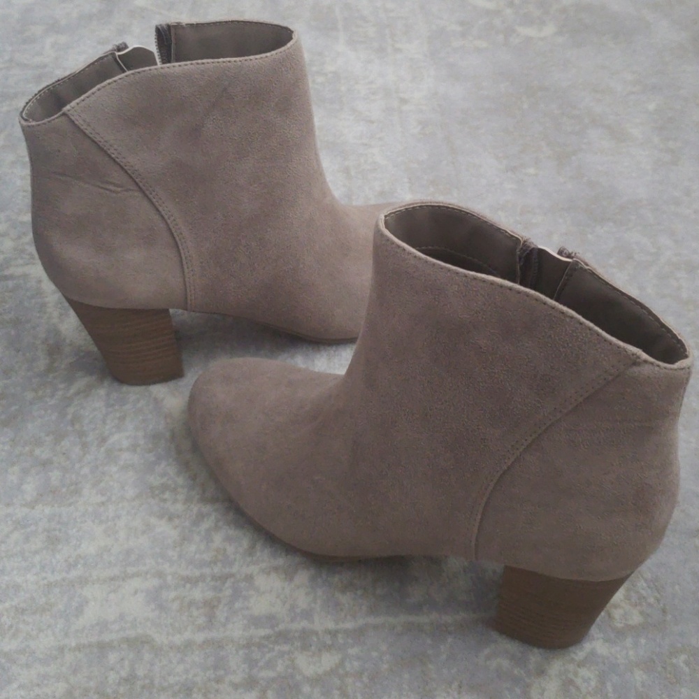 Kenneth Cole Reaction Tan Booties